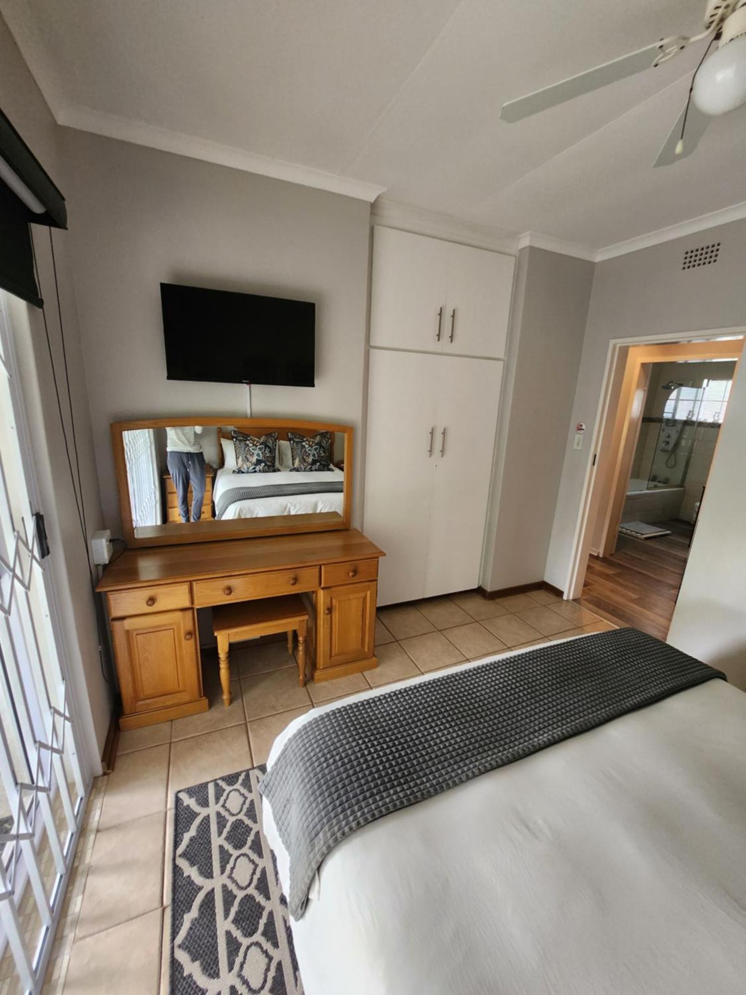 Rosewood Guest Cottage ฟาเรเฮด ภายนอก รูปภาพ